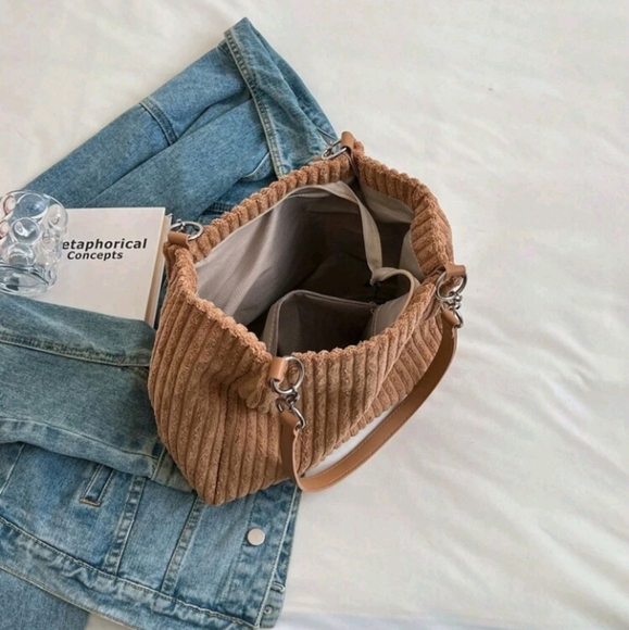 Stylish Tan Tote Bag - Picture 3 of 6